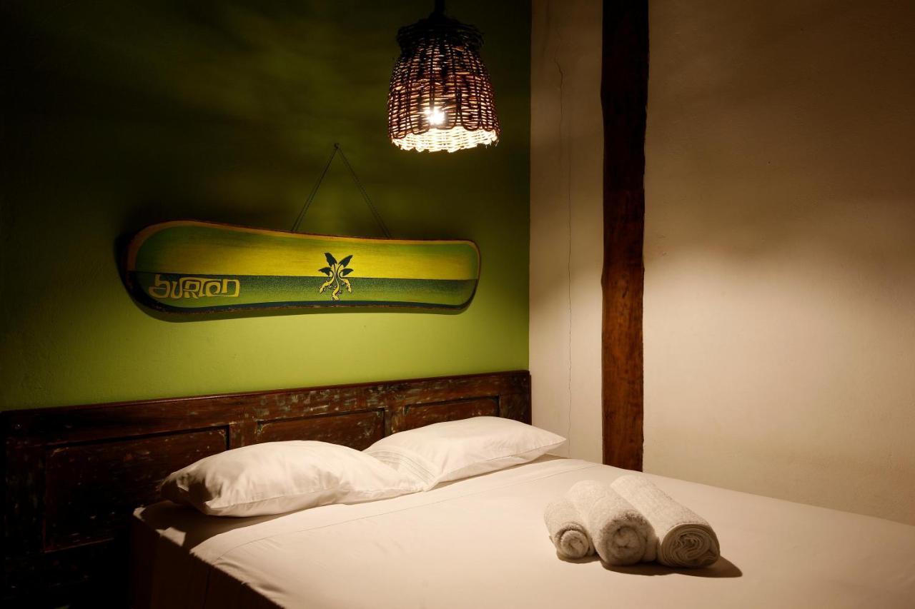 Bahia Surf Camp Hotel Abrantes Exterior photo